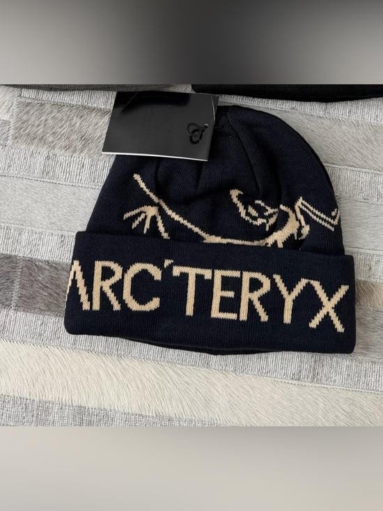 Arc'teryx Accessories - Arc’teryx rolled up beanie